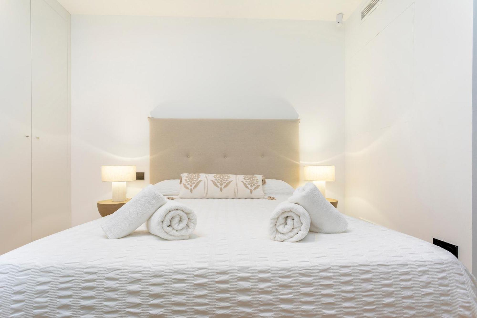 Malagueta Beach Front Luxury Apartment By Rent Me Málaga Eksteriør bilde